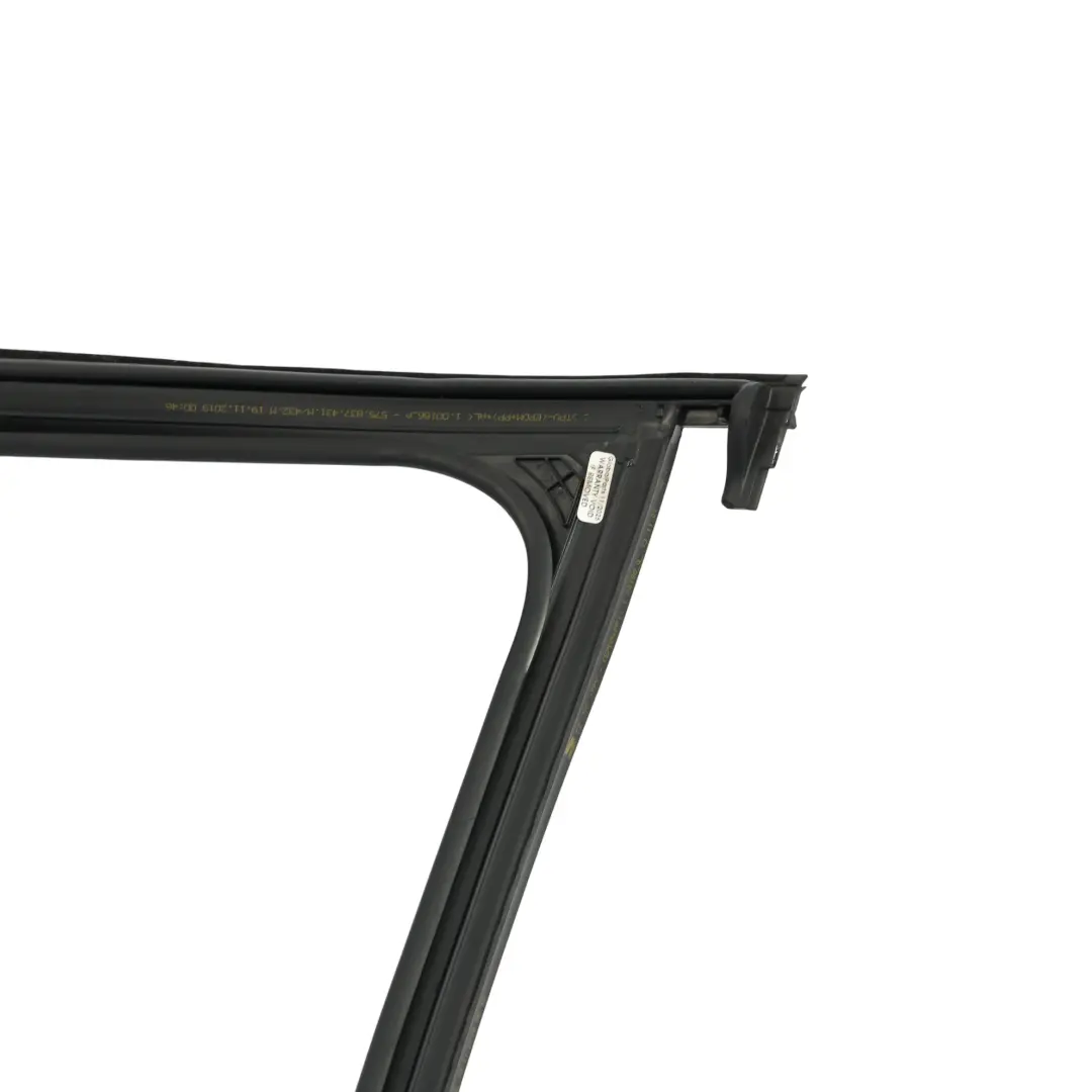 Embellecedor Guia Ventana Delantera Derecha para Seat Ateca Skoda Karoq con número de pieza 575837432Q Seat Ateca Skoda Karoq Embellecedor Guia Ventana Delantera Derecha - SKU 575837432Q - Número de pieza 575837432Q