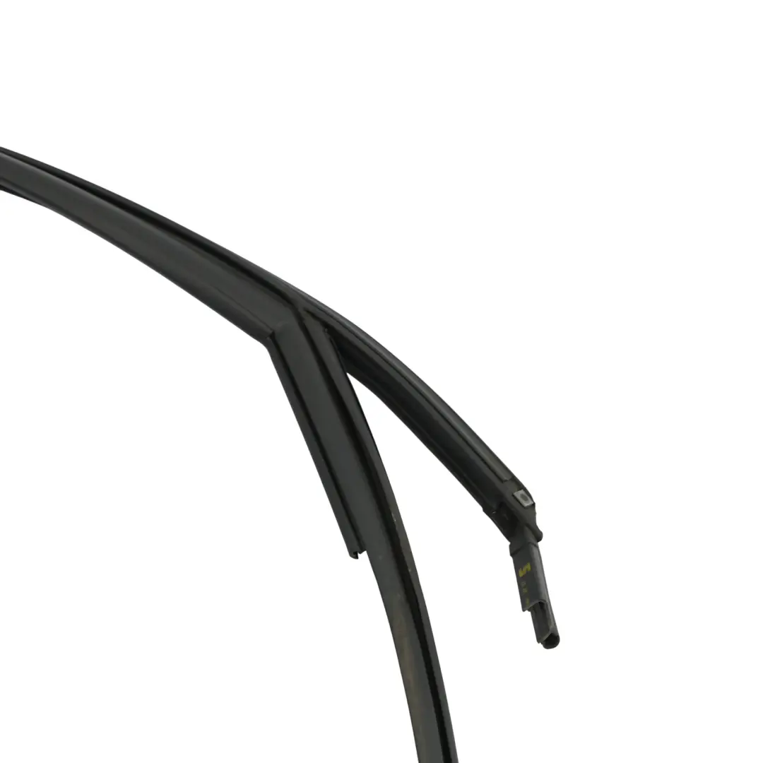 Embellecedor Guia Ventana Delantera Derecha para Seat Ateca Skoda Karoq con número de pieza 575837432Q Seat Ateca Skoda Karoq Embellecedor Guia Ventana Delantera Derecha - SKU 575837432Q - Número de pieza 575837432Q