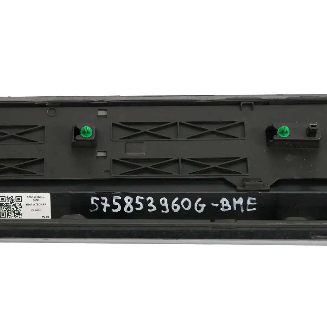 Modanatura Porta Anteriore Destra 575854940G Crystal Black - F9X per Seat Ateca con numero di parte 575853960G Seat Ateca Modanatura Porta Anteriore Destra 575854940G Crystal Black - F9X - SKU 575853960G-BME - Numero di parte 575853960G