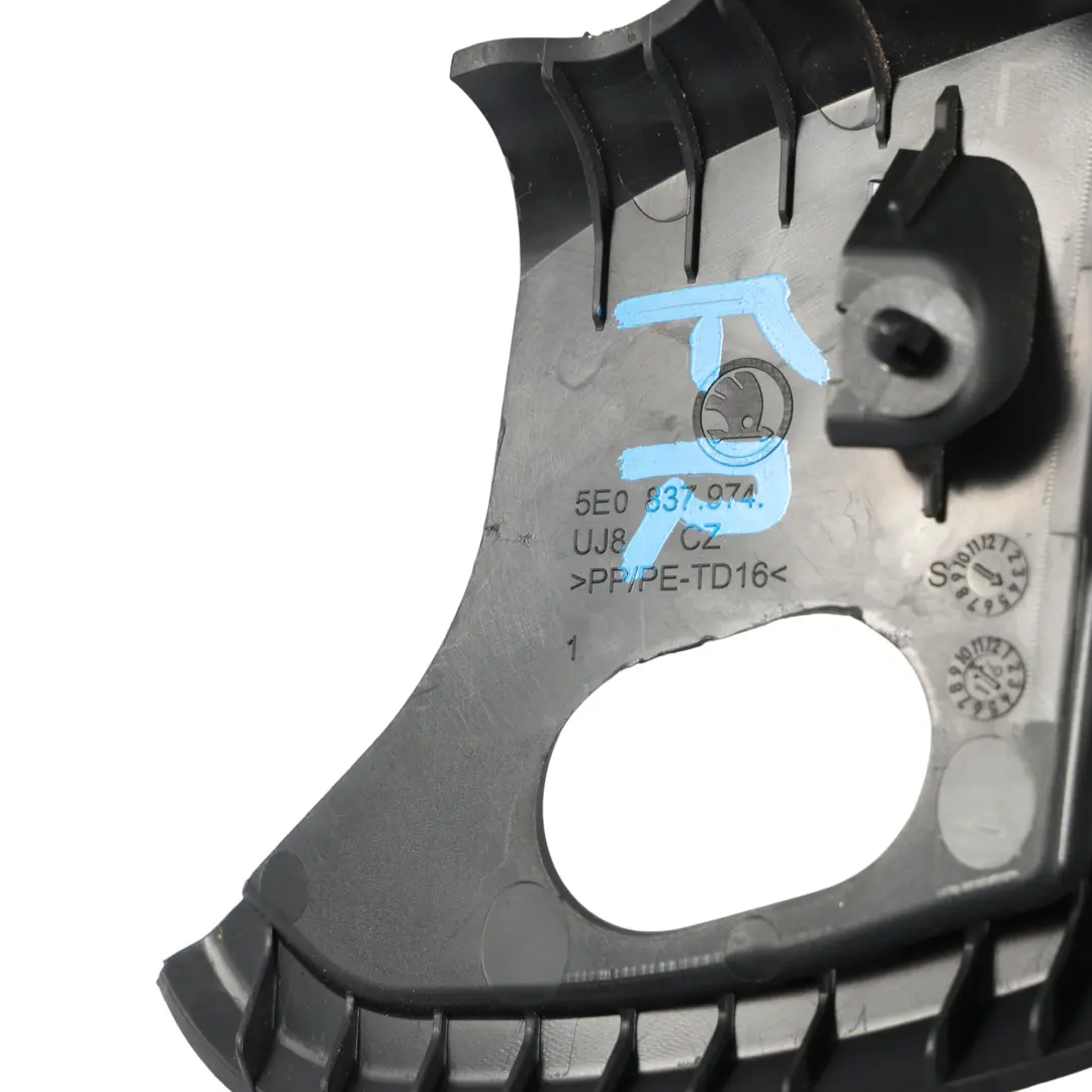 Skoda Octavia Mk3 5E Cache Tweeter Porte Avant Droit - SKU 5E0837974 - Numéro de pièce 5E0837974