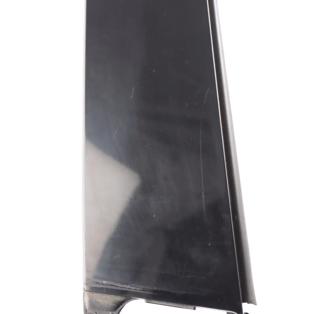 Panel Moldura Pilar B Puerta Trasera Derecha para Skoda Octavia 5E con número de pieza 5E0839902C Skoda Octavia 5E Panel Moldura Pilar B Puerta Trasera Derecha - SKU 5E0839902C - Número de pieza 5E0839902C
