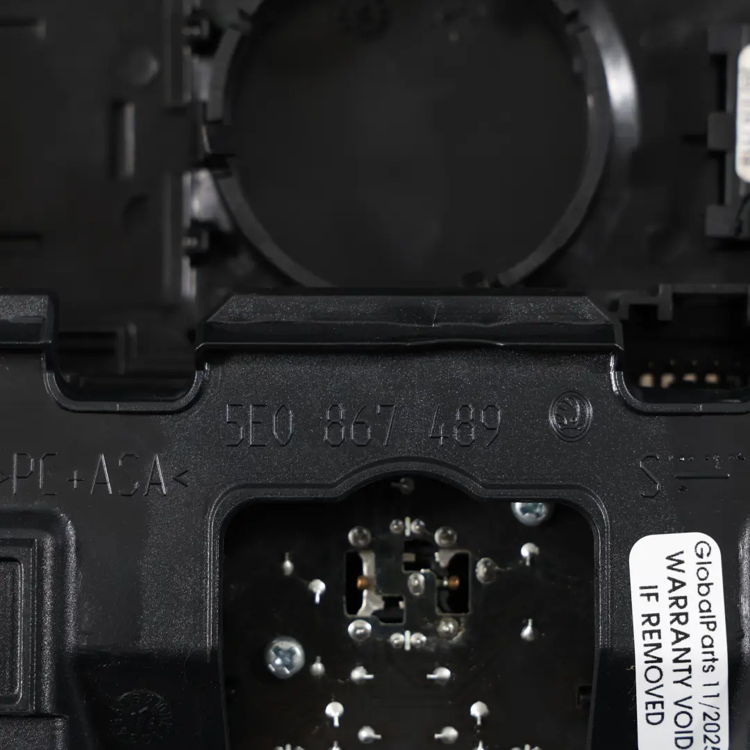 Skoda Octavia 5E Seat Ateca Panel Lampka Podsufitki Kabiny Czarny - SKU 5E0867489 - Numer Części 5E0867489