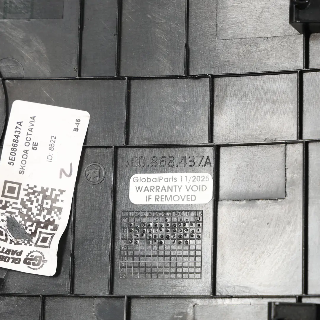 Innenraum Rückspiegel Abdeckung Satin Schwarz für Skoda Octavia 5E mit Teilenummer 5E0868437A Skoda Octavia 5E Innenraum Rückspiegel Abdeckung Satin Schwarz - SKU 5E0868437A - Teilenummer 5E0868437A