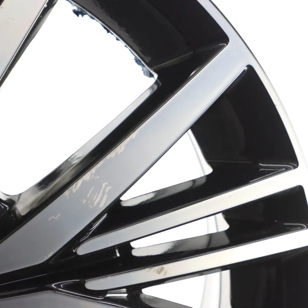 Srebrna Felga Aluminiowa 16" 6.5J ET:46 do Volkswagen Golf Mk7 o numerze 5G0601025CD Volkswagen Golf Mk7 Srebrna Felga Aluminiowa 16" 6.5J ET:46 - SKU 5G0601025CD-1 - Numer Części 5G0601025CD