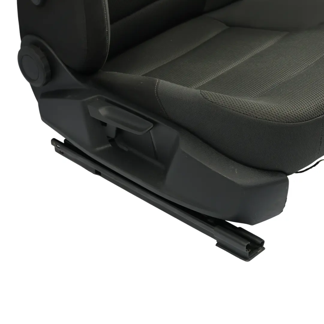 5G VII 5D Siège Avant Droit Tissu Noir pour Volkswagen Golf à propos du numéro de pièce 5G4881806DQ Volkswagen Golf 5G VII 5D Siège Avant Droit Tissu Noir - SKU 5G4881806DQ-1 - Numéro de pièce 5G4881806DQ