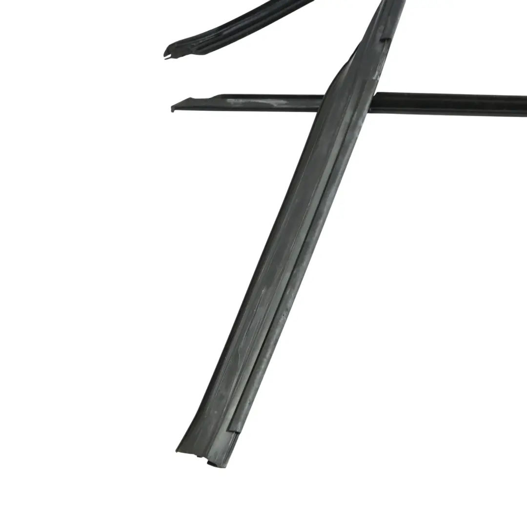 Puerta Ventana Guía Marco Junta Delantera Derecha para Skoda Yeti 5L con número de pieza 5L0837432J Skoda Yeti 5L Puerta Ventana Guía Marco Junta Delantera Derecha - SKU 5L0837432J - Número de pieza 5L0837432J