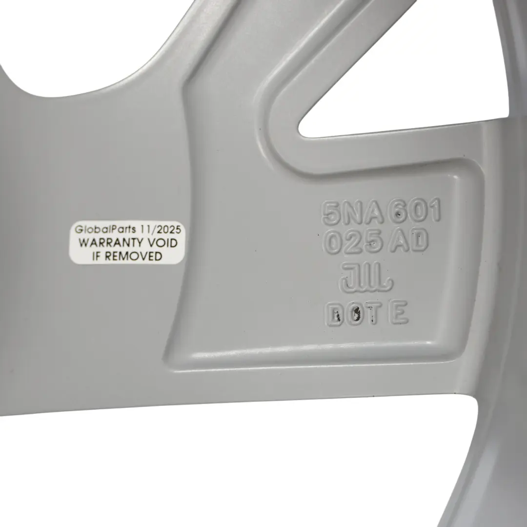 Mk2 Felga Aluminiowa Srebrna 18" 7J ET:43 do Volkswagen Tiguan AX1 o numerze 5NA601025AD Volkswagen Tiguan AX1 Mk2 Felga Aluminiowa Srebrna 18" 7J ET:43 - SKU 5NA601025AD-1 - Numer Części 5NA601025AD