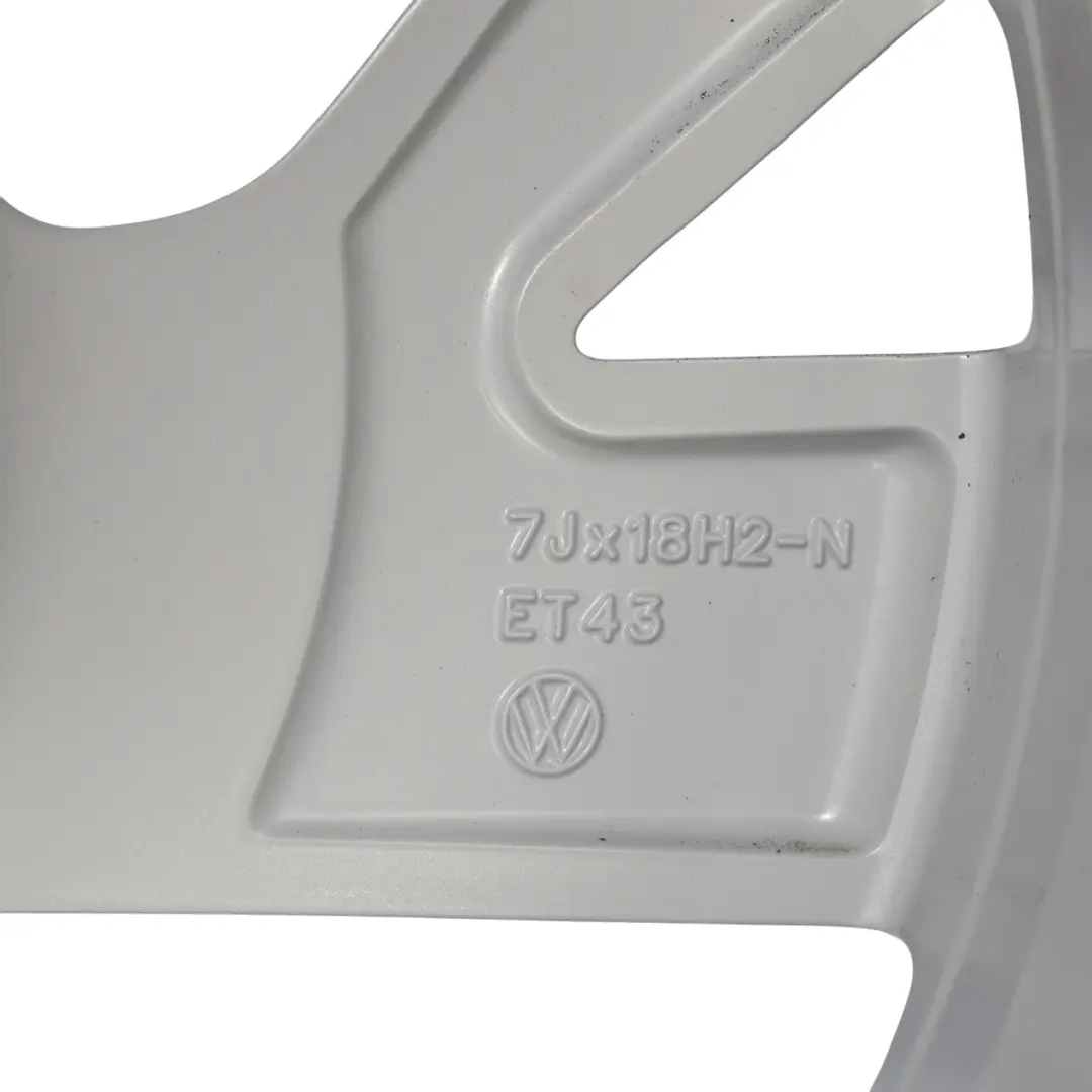 Mk2 Jante Alliage Argentée 18" 7J ET:43 pour Volkswagen Tiguan AX1 à propos du numéro de pièce 5NA601025AD Volkswagen Tiguan AX1 Mk2 Jante Alliage Argentée 18" 7J ET:43 - SKU 5NA601025AD-2 - Numéro de pièce 5NA601025AD