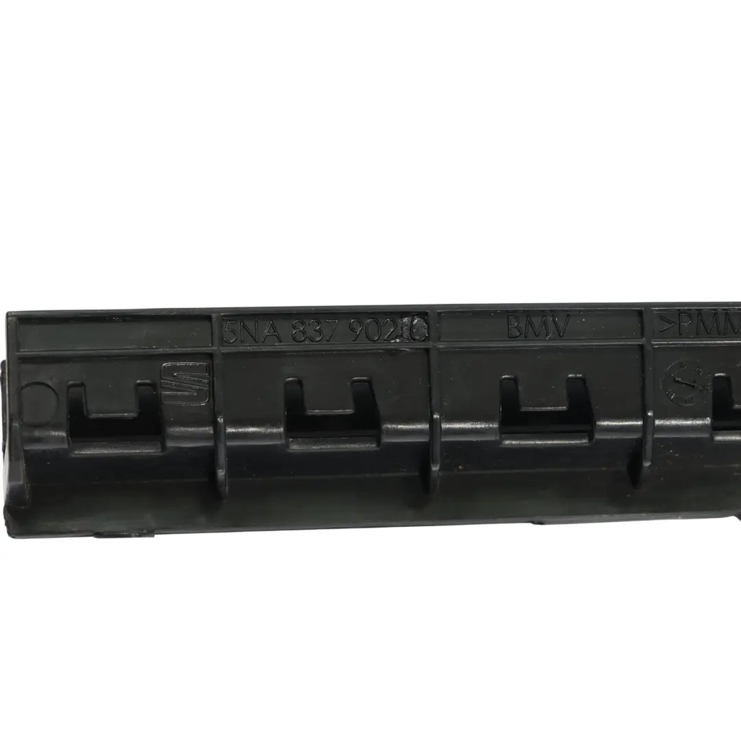 VW Tiguan AX1 Garniture Extérieure Montant B Porte Avant Droite - SKU 5NA837890 - Numéro de pièce 5NA837890