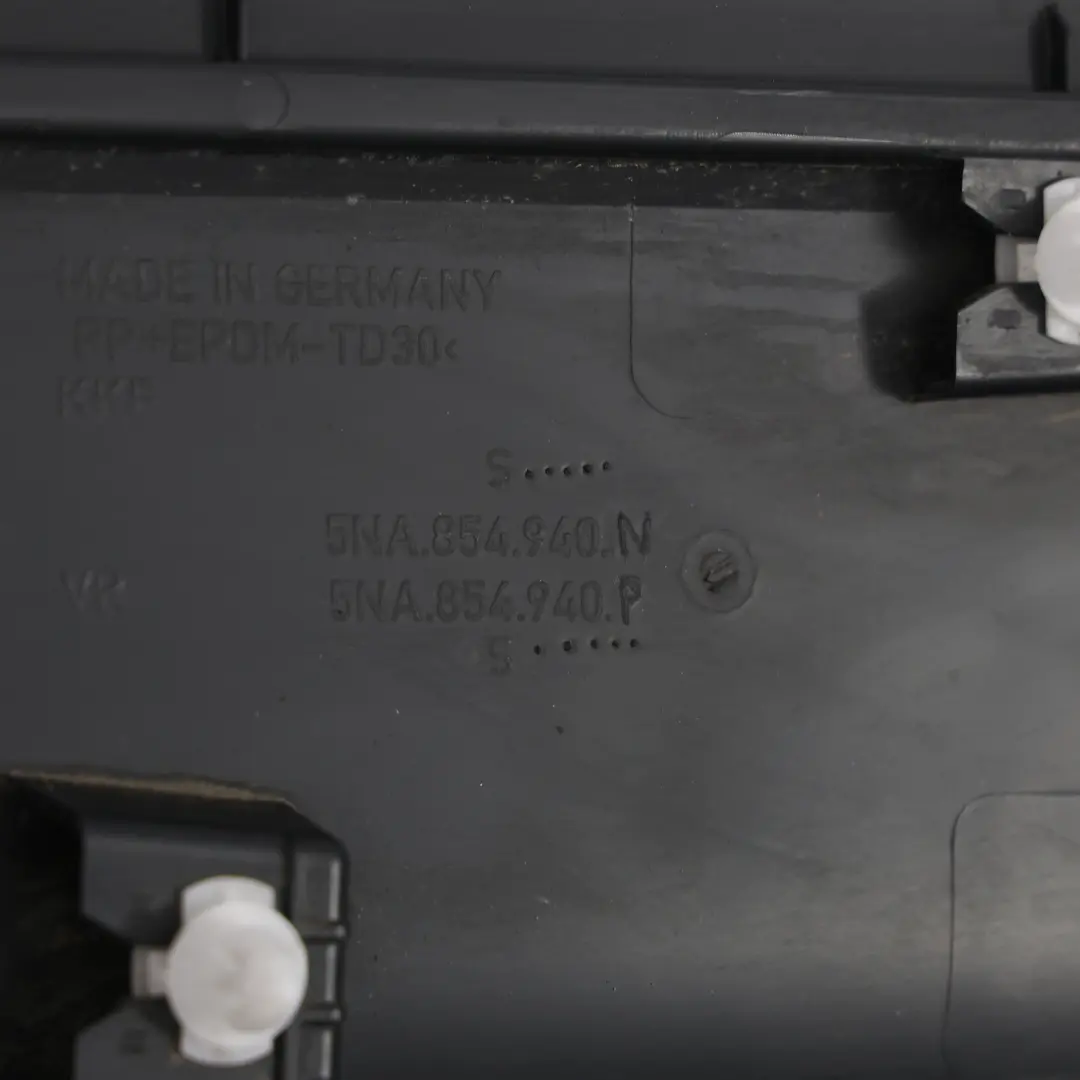 Moldura Inferior De La Puerta Delantera Derecha para Volkswagen Tiguan AX1 con número de pieza 5NA854940P Volkswagen Tiguan AX1 Moldura Inferior De La Puerta Delantera Derecha - SKU 5NA854940P - Número de pieza 5NA854940P