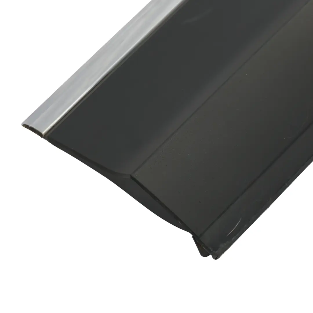 Striscia Rivestimento Inferiore Porta Posteriore Sinistra per Volkswagen Tiguan AX1 con numero di parte 5NA854949P Volkswagen Tiguan AX1 Striscia Rivestimento Inferiore Porta Posteriore Sinistra - SKU 5NA854949P - Numero di parte 5NA854949P