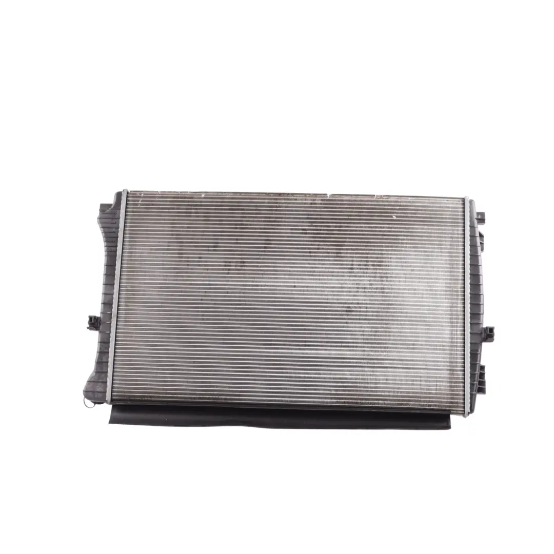 Radiatore Raffreddamento Motore 1.4 Benzina per Audi Q2 GA A3 8V con numero di parte 5Q0121251GQ Audi Q2 GA A3 8V Radiatore Raffreddamento Motore 1.4 Benzina - SKU 5Q0121251GQ - Numero di parte 5Q0121251GQ