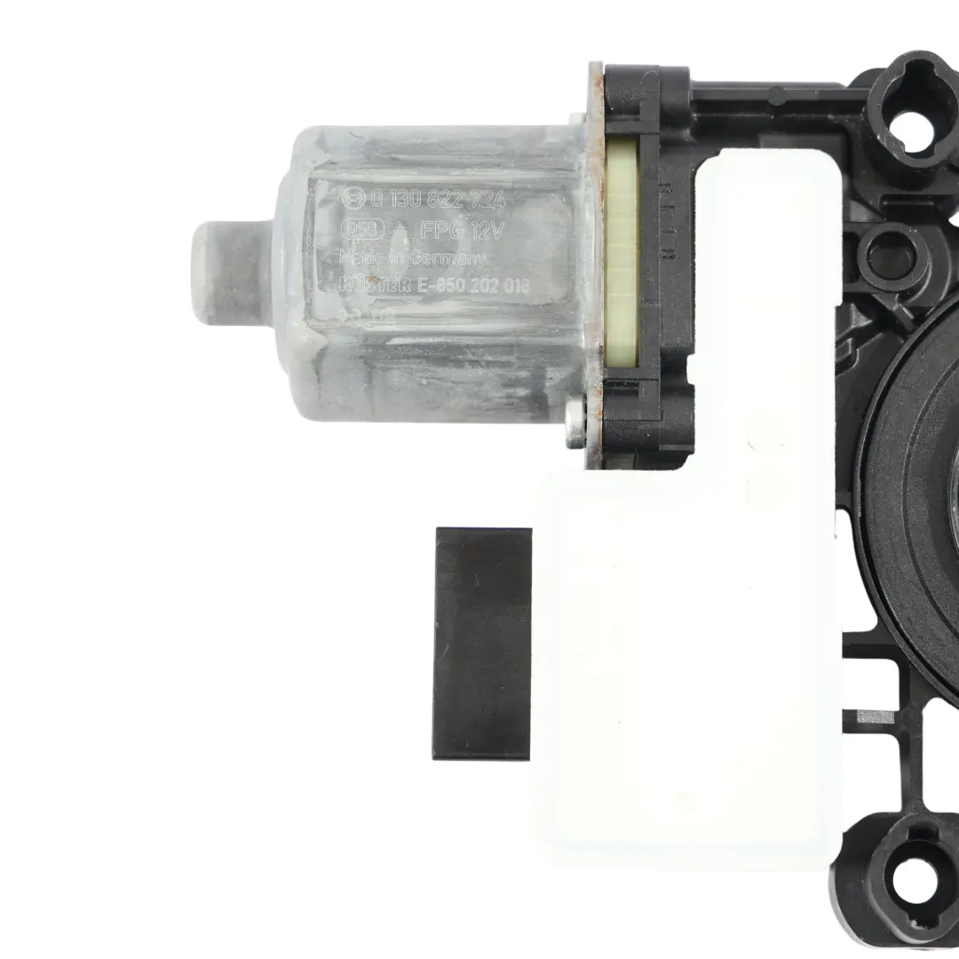 Silnik Podnośnika Szyby Drzwi Tył Prawo do VW Tiguan AX1 o numerze 5Q0959408E VW Tiguan AX1 Silnik Podnośnika Szyby Drzwi Tył Prawo - SKU 5Q0959408E - Numer Części 5Q0959408E