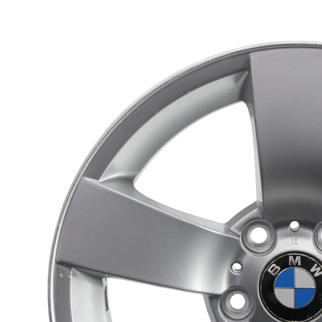 Felge Leichtmetall Silber 17" Stern Speiche 122 8J ET:20 für BMW E60 E61 mit Teilenummer 6760615 BMW E60 E61 Felge Leichtmetall Silber 17" Stern Speiche 122 8J ET:20 - SKU 6760615-1 - Teilenummer 6760615