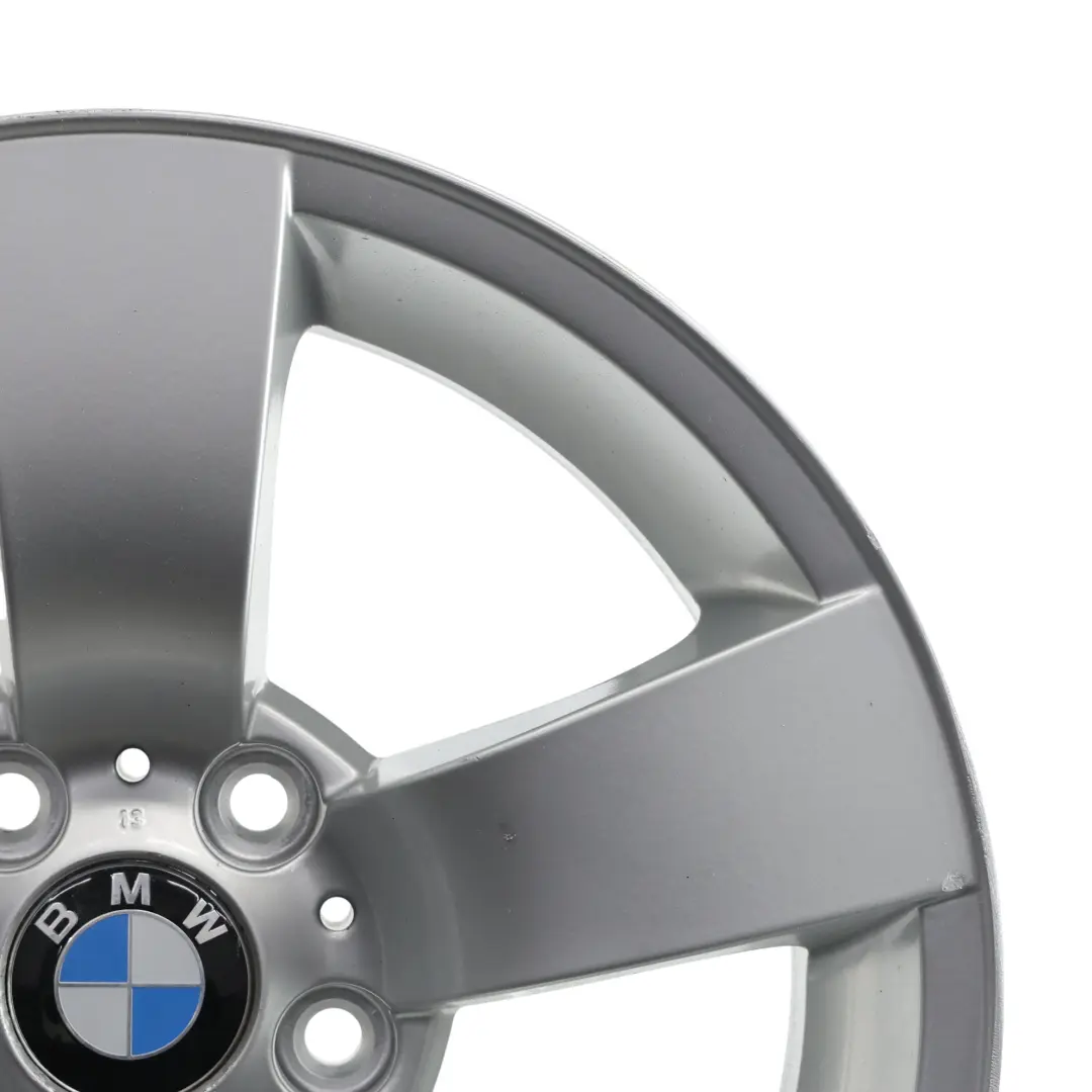Leicht Metall Felge Silber 17" Sternspeiche 122 ET:20 8J für BMW E60 E61 mit Teilenummer 6760615 BMW E60 E61 Leicht Metall Felge Silber 17" Sternspeiche 122 ET:20 8J - SKU 6760615-2 - Teilenummer 6760615