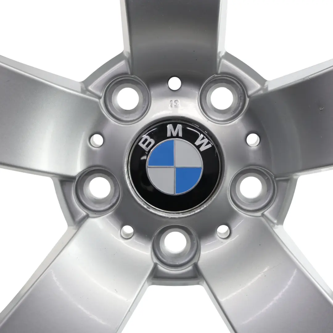 Felga Aluminiowa Srebrna 17" ET:20 8J do BMW E60 E61 o numerze 6760615 BMW E60 E61 Felga Aluminiowa Srebrna 17" ET:20 8J - SKU 6760615-2 - Numer Części 6760615