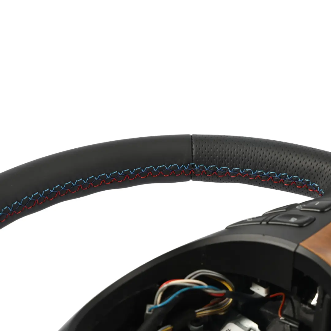 NUOVA Pelle Nera Volante Sportivo 3 Raggi M-Tricolori Fili per BMW X5 E53 con numero di parte 6770422 BMW X5 E53 NUOVA Pelle Nera Volante Sportivo 3 Raggi M-Tricolori Fili - SKU 6770422-2 - Numero di parte 6770422