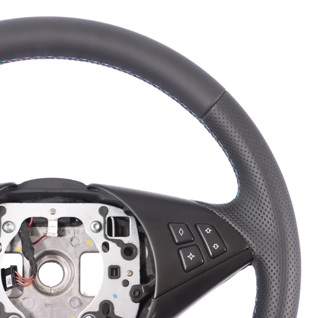 Nouveau Cuir M Sport Volant Sport pour BMW E60 E61 E63 E64 à propos du numéro de pièce 6774458 BMW E60 E61 E63 E64 Nouveau Cuir M Sport Volant Sport - SKU 6774458 - Numéro de pièce 6774458