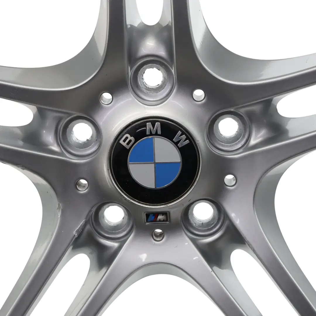 Cerchio anteriore lega M Performance Doppio raggio 313M 18" 7,5J ET:49 per BMW E87 con numero di parte 6856666 BMW E87 Cerchio anteriore lega M Performance Doppio raggio 313M 18" 7,5J ET:49 - SKU 6856666-1 - Numero di parte 6856666