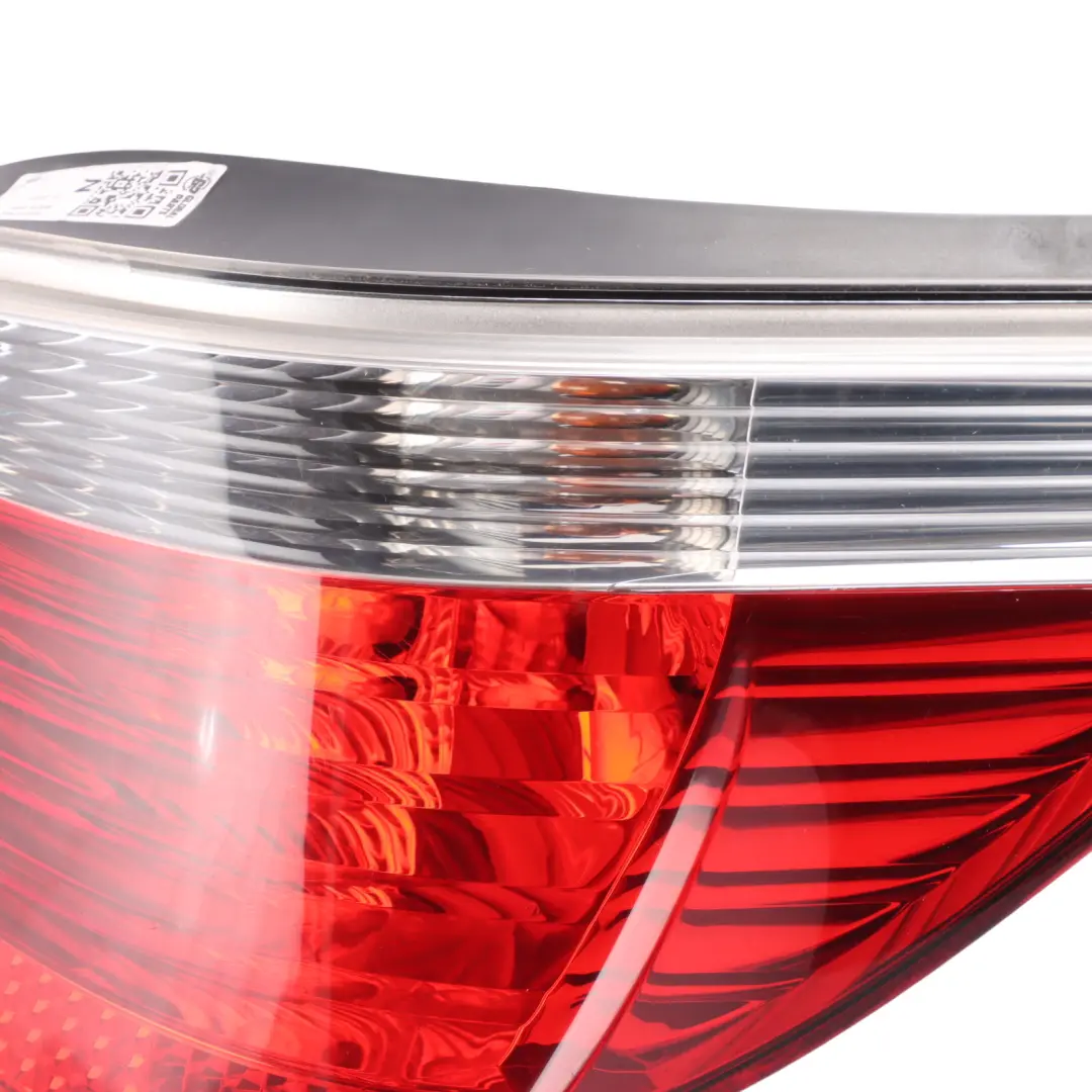 Feu Arrière Panneau Latéral Arrière Droit pour BMW E60 à propos du numéro de pièce 6910768 BMW E60 Feu Arrière Panneau Latéral Arrière Droit - SKU 6910768 - Numéro de pièce 6910768
