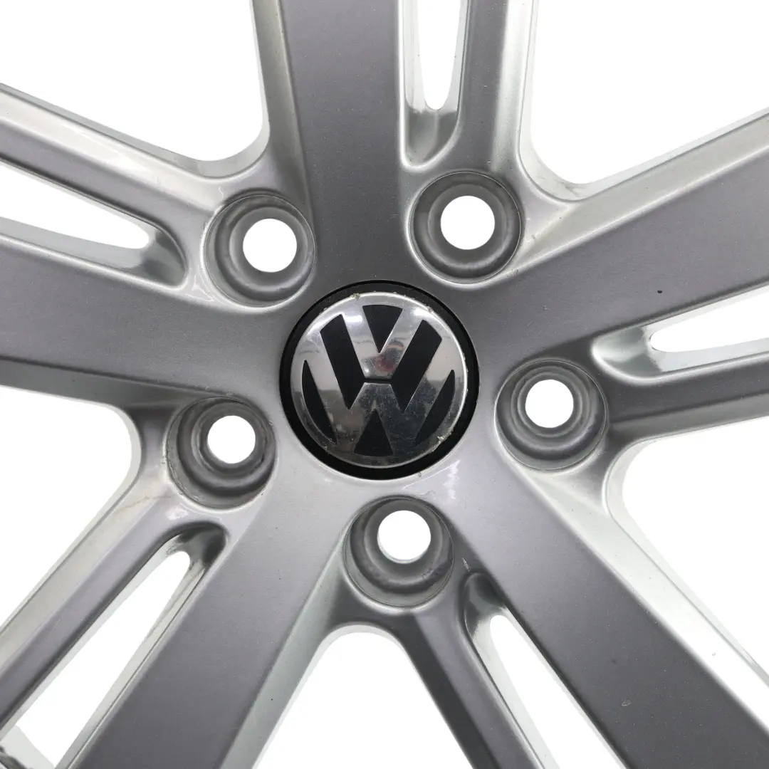 Llanta De Aleación Plata 15" 6J ET:40 para Volkswagen Polo 6C con número de pieza 6QS601025C Volkswagen Polo 6C Llanta De Aleación Plata 15" 6J ET:40 - SKU 6QS601025C-2 - Número de pieza 6QS601025C