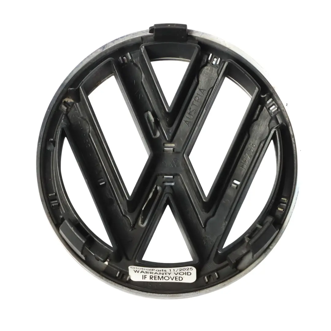 Volkswagen VW Polo 6R Emblema Distintivo Paraurti Anteriore Griglia - SKU 6R0853600A - Numero di parte 6R0853600A