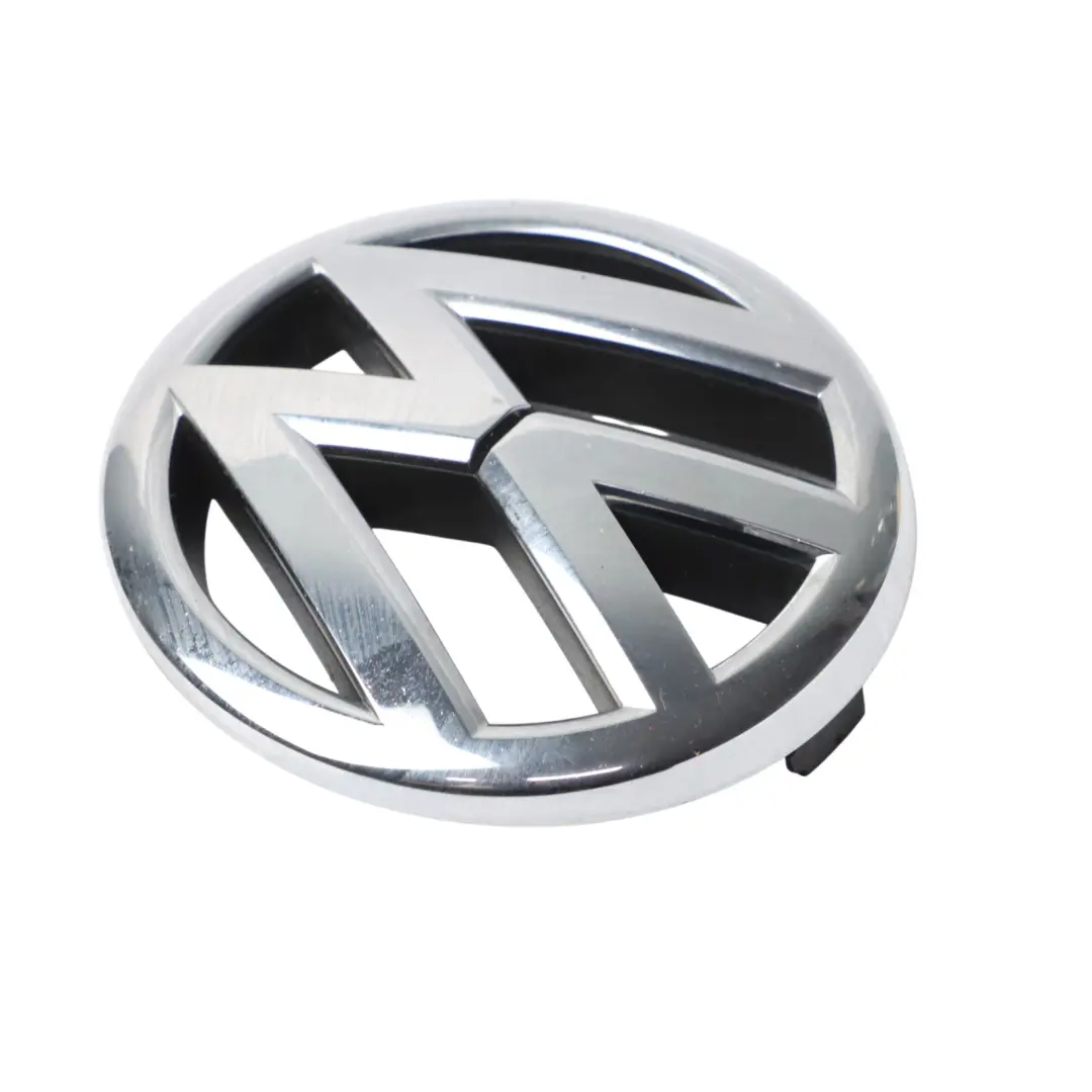 Emblema Distintivo Paraurti Anteriore Griglia per Volkswagen VW Polo 6R con numero di parte 6R0853600A Volkswagen VW Polo 6R Emblema Distintivo Paraurti Anteriore Griglia - SKU 6R0853600A - Numero di parte 6R0853600A