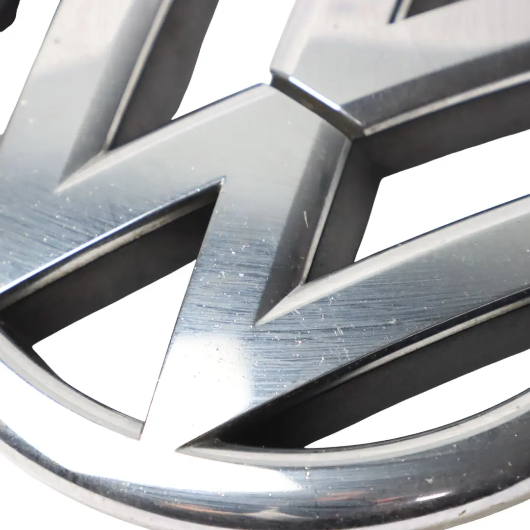 Emblema Insignia Parachoques Delantero Rejilla para Volkswagen VW Polo 6R con número de pieza 6R0853600A Volkswagen VW Polo 6R Emblema Insignia Parachoques Delantero Rejilla - SKU 6R0853600A - Número de pieza 6R0853600A