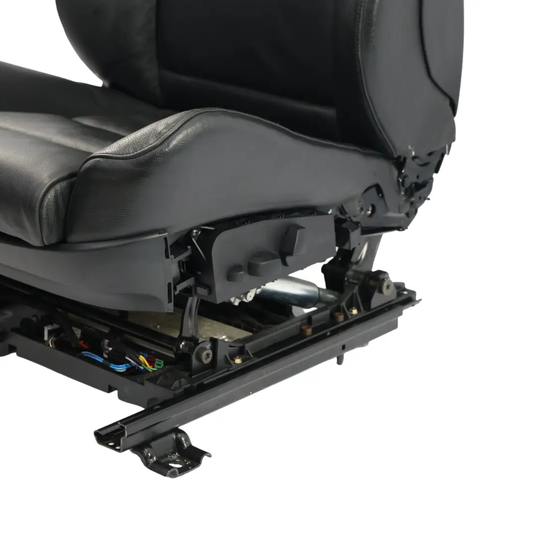 Fotel Przedni Sportowy Grzany Elektryczny Skóra Lewy do BMW E60 E61 E65 E66 o numerze 7065825 BMW E60 E61 E65 E66 Fotel Przedni Sportowy Grzany Elektryczny Skóra Lewy - SKU 7065825-1 - Numer Części 7065825