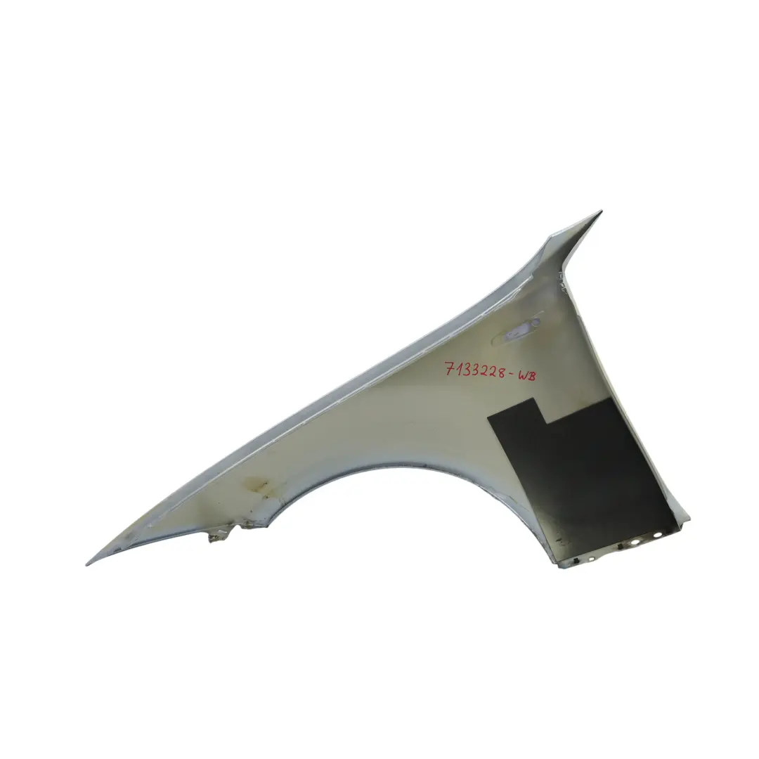 Pannello Laterale Parafango Ala Destra Bluewater Blue - 896 per BMW E81 E87 con numero di parte 7133228 BMW E81 E87 Pannello Laterale Parafango Ala Destra Bluewater Blue - 896 - SKU 7133228-WB - Numero di parte 7133228