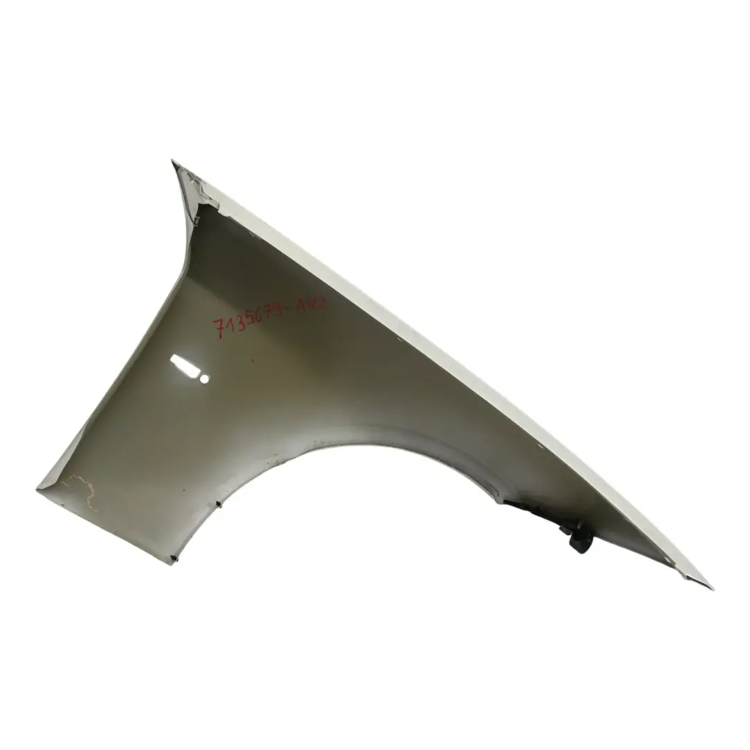 Panel lateral Fender Wing Delantero Izquierdo Alpinweiss Blanco 300 para BMW E90 E91 con número de pieza 7135679 BMW E90 E91 Panel lateral Fender Wing Delantero Izquierdo Alpinweiss Blanco 300 - SKU 7135679-AW2 - Número de pieza 7135679