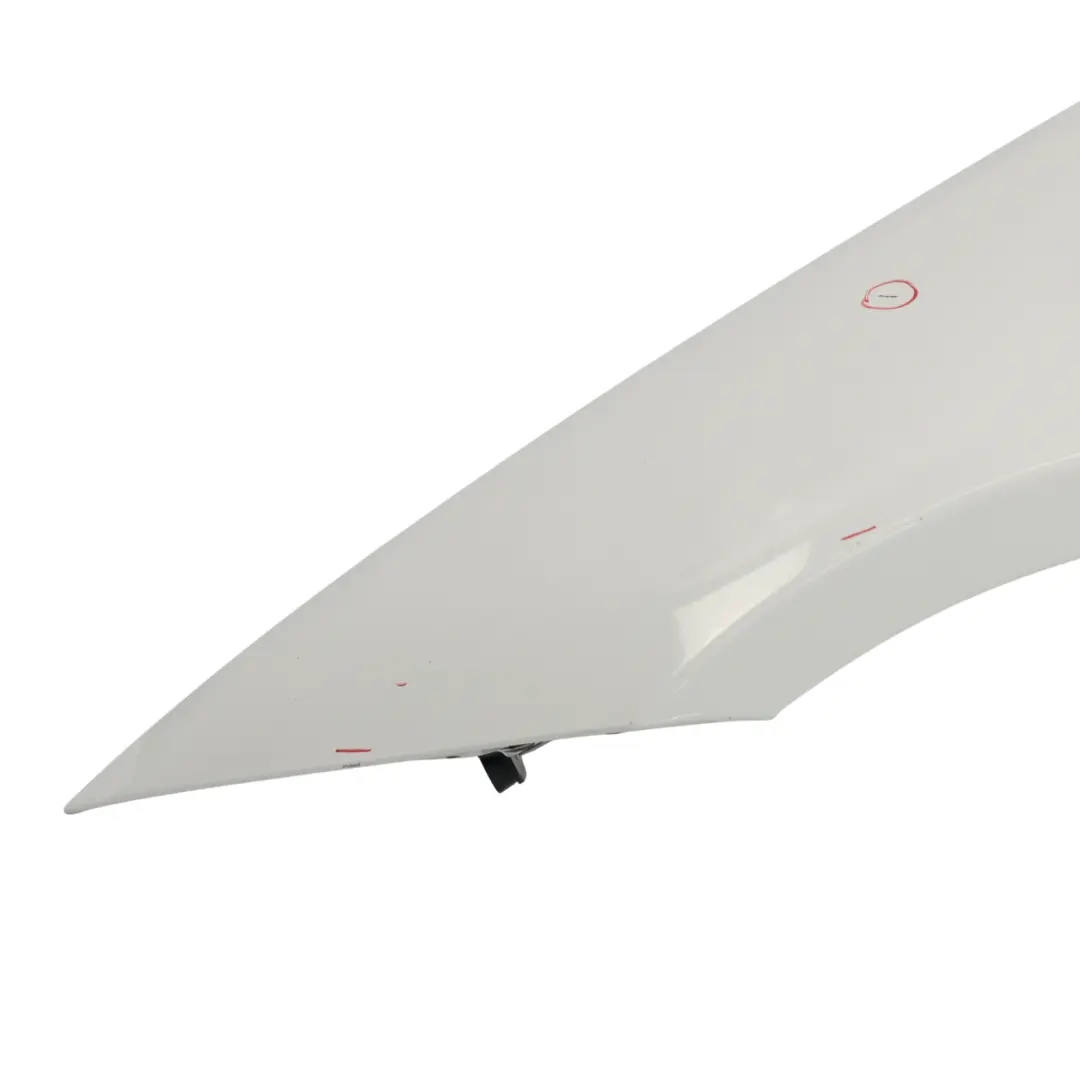 Pannello laterale parafango anteriore sinistro Alpinweiss Bianco 300 per BMW E90 E91 con numero di parte 7135679 BMW E90 E91 Pannello laterale parafango anteriore sinistro Alpinweiss Bianco 300 - SKU 7135679-AW2 - Numero di parte 7135679