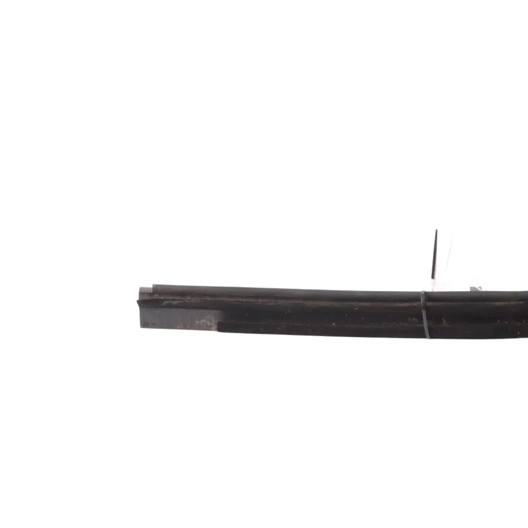 Uszczelka Szyby Tylnych Drzwi Wewnętrzna Prawa do BMW F12 o numerze 7221304 BMW F12 Uszczelka Szyby Tylnych Drzwi Wewnętrzna Prawa - SKU 7221304 - Numer Części 7221304