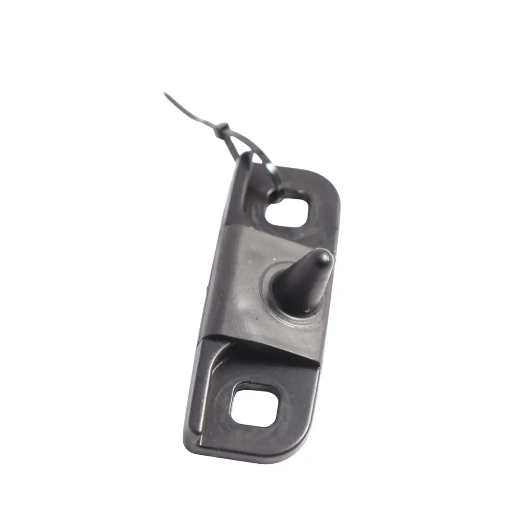 Porsche Macan 95B Plaque Verrouillage Capot Droite Côté Conducteur - SKU 7N0843842A - Numéro de pièce 7N0843842A