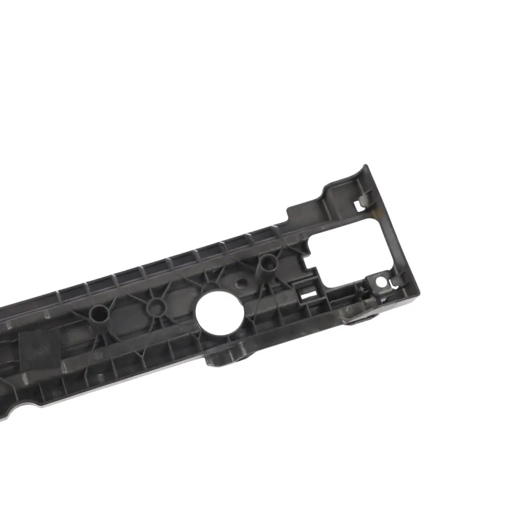 7P Staffa Guida Pannello Bagagliaio Destra per VW Volkswagen Touareg con numero di parte 7P0863600A VW Volkswagen Touareg 7P Staffa Guida Pannello Bagagliaio Destra - SKU 7P0863600A - Numero di parte 7P0863600A