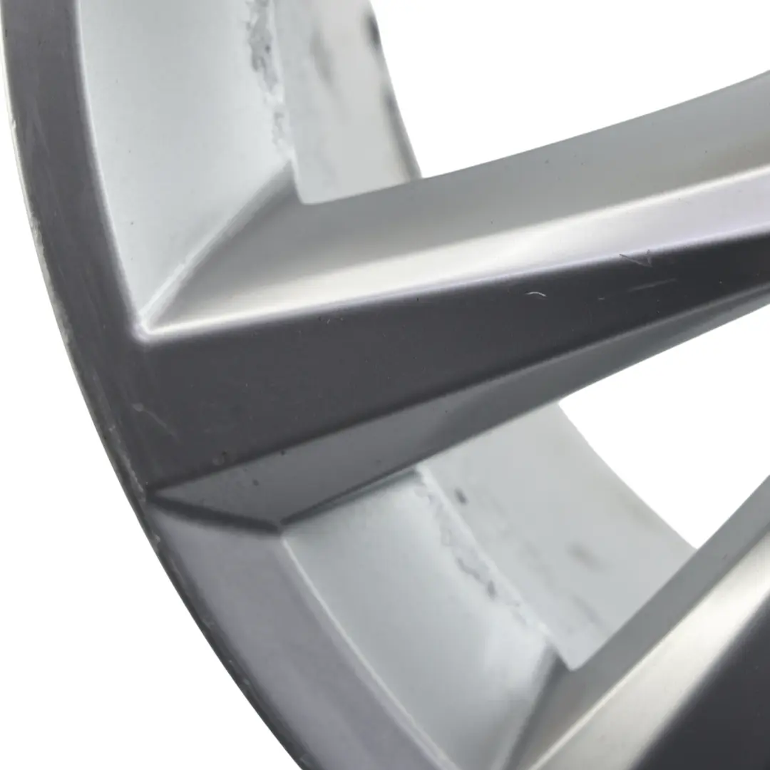 7P Felga Aluminiowa Srebrna 18" 8J ET:53 do Volkswagen Touareg o numerze 7P6601025C Volkswagen Touareg 7P Felga Aluminiowa Srebrna 18" 8J ET:53 - SKU 7P6601025C-1 - Numer Części 7P6601025C