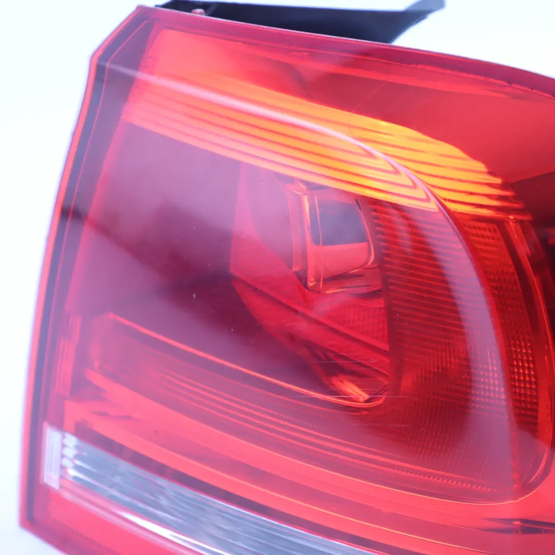 VW Volkswagen Touareg 7P Lampa Tylna Tył Prawa Zewnętrzna - SKU 7P6945096D - Numer Części 7P6945096D