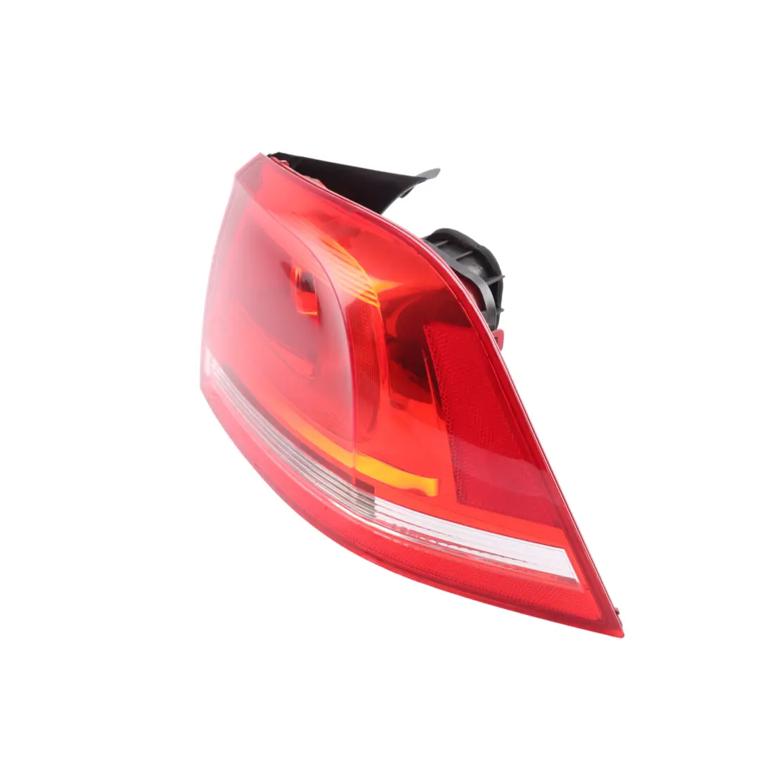 7P Lampa Tylna Tył Prawa Zewnętrzna do VW Volkswagen Touareg o numerze 7P6945096D VW Volkswagen Touareg 7P Lampa Tylna Tył Prawa Zewnętrzna - SKU 7P6945096D - Numer Części 7P6945096D