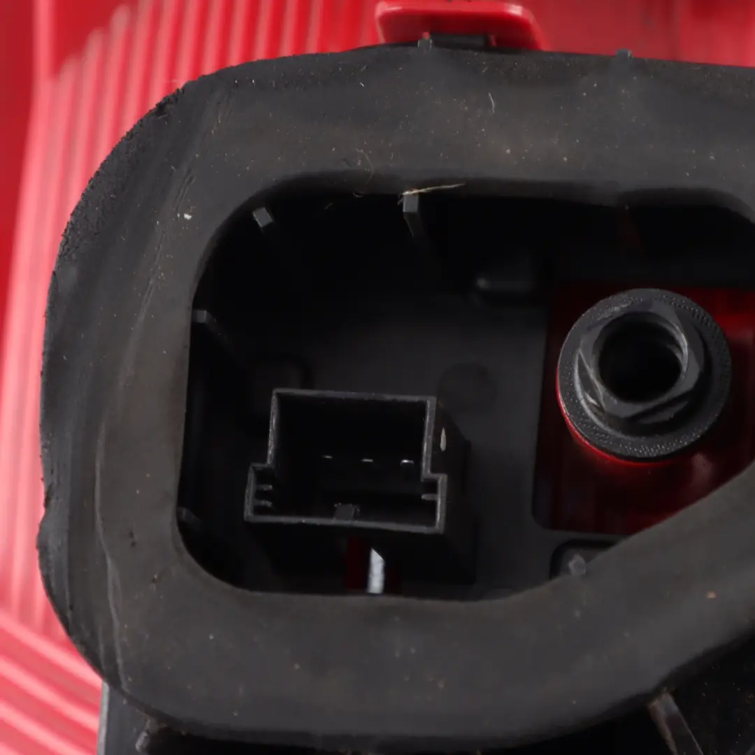 7P Luz Trasera Exterior Derecha para VW Volkswagen Touareg con número de pieza 7P6945096D VW Volkswagen Touareg 7P Luz Trasera Exterior Derecha - SKU 7P6945096D - Número de pieza 7P6945096D