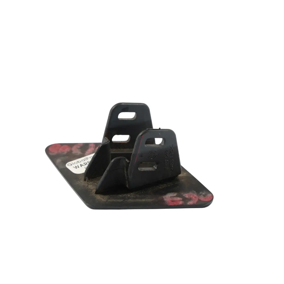 Copertura Ugello Spray Flap Destra Nero Zaffiro per BMW E90 con numero di parte 8031308 BMW E90 Copertura Ugello Spray Flap Destra Nero Zaffiro - SKU 8031308-BS - Numero di parte 8031308