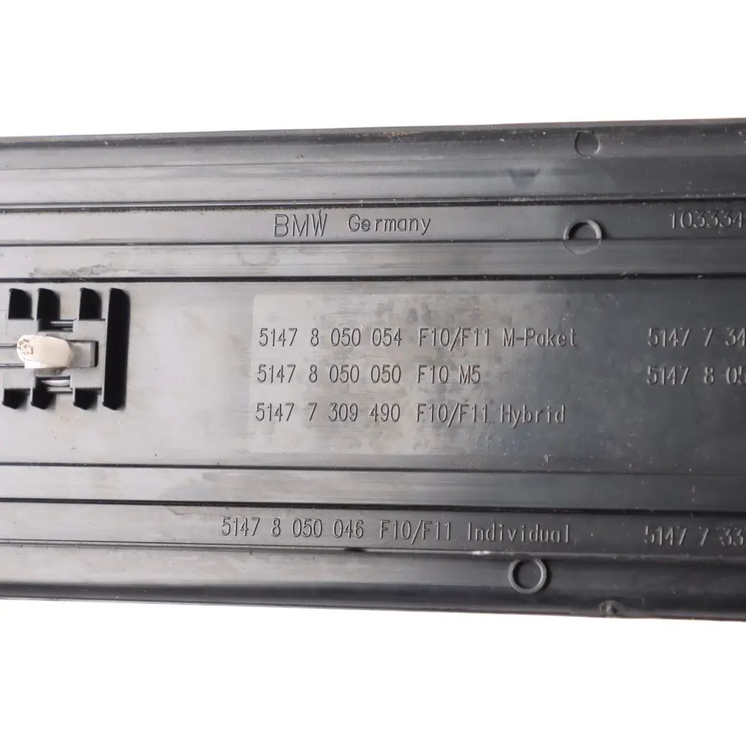 Embellecedor Umbral Puerta Entrada Delantero Derecho para BMW F10 M5 M Sport con número de pieza 8050050 BMW F10 M5 M Sport Embellecedor Umbral Puerta Entrada Delantero Derecho - SKU 8050050 - Número de pieza 8050050