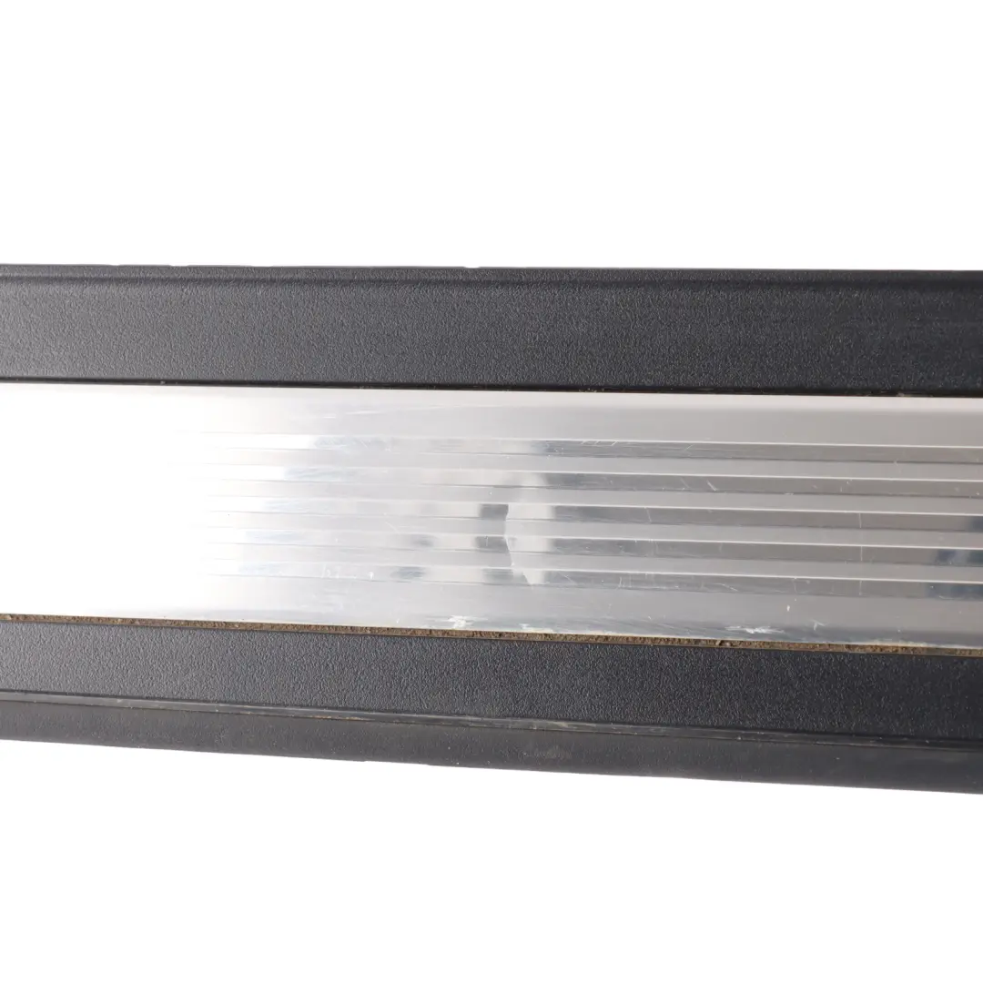 Embellecedor Umbral Puerta Entrada Delantero Derecho para BMW F10 M5 M Sport con número de pieza 8050050 BMW F10 M5 M Sport Embellecedor Umbral Puerta Entrada Delantero Derecho - SKU 8050050 - Número de pieza 8050050