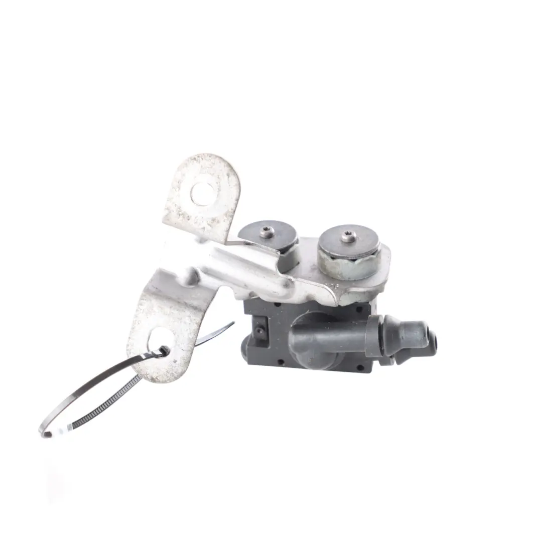 Heater Core Control Water Coolant Unit Valve 40d to BMW X5 F15 X6 F16 with Part number 8517589 BMW X5 F15 X6 F16 Heater Core Control Water Coolant Unit Valve 40d - SKU 8517589 - Part number 8517589