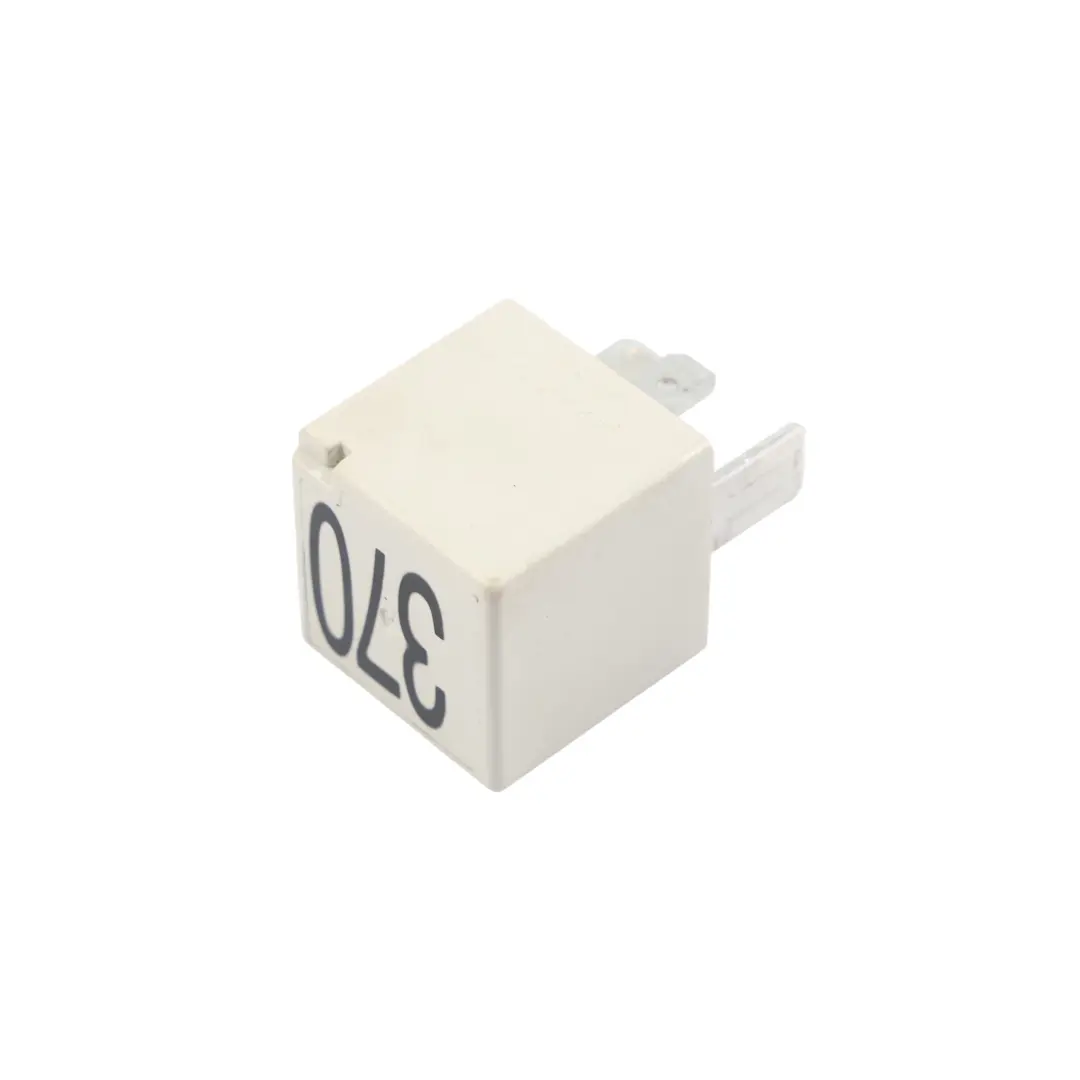 Use Relay Unit Module 4 Pins to Audi A4 B6 B7 B8 Q7 4L A6 C7 A8 D4 Multi with Part number 8D0951253 Audi A4 B6 B7 B8 Q7 4L A6 C7 A8 D4 Multi Use Relay Unit Module 4 Pins - SKU 8D0951253-1 - Part number 8D0951253