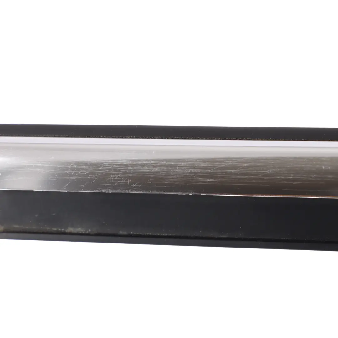 Moldura Cromada Puerta Trasera Derecha para Audi A4 B8 con número de pieza 8K0853764F Audi A4 B8 Moldura Cromada Puerta Trasera Derecha - SKU 8K0853764F - Número de pieza 8K0853764F