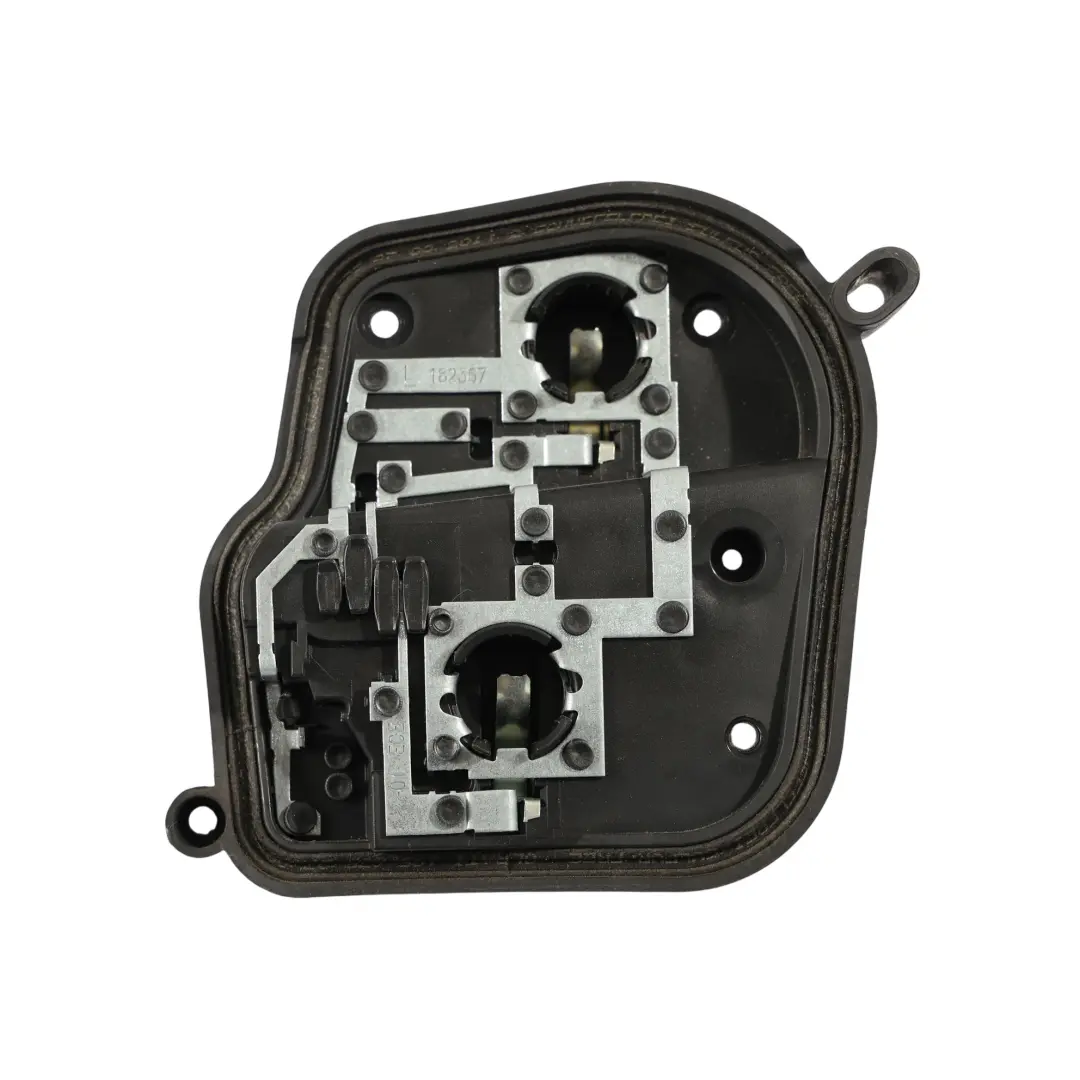 Portón Trasero Tapa Del Maletero Interior Izquierda para Audi A4 B8 con número de pieza 8K5945257G Audi A4 B8 Portón Trasero Tapa Del Maletero Interior Izquierda - SKU 8K5945257G - Número de pieza 8K5945257G