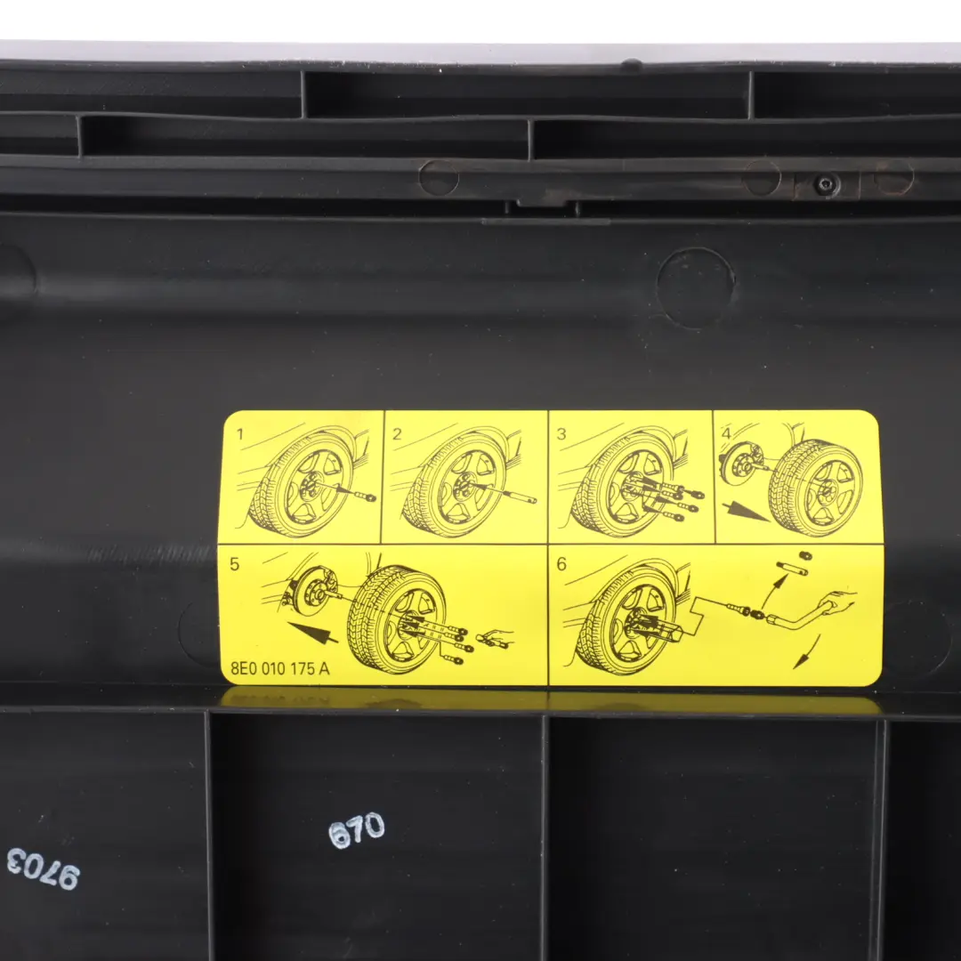 Audi Q5 8R Panneau Garniture Couvercle Batterie Coffre Arrière - SKU 8R0863565B - Numéro de pièce 8R0863565