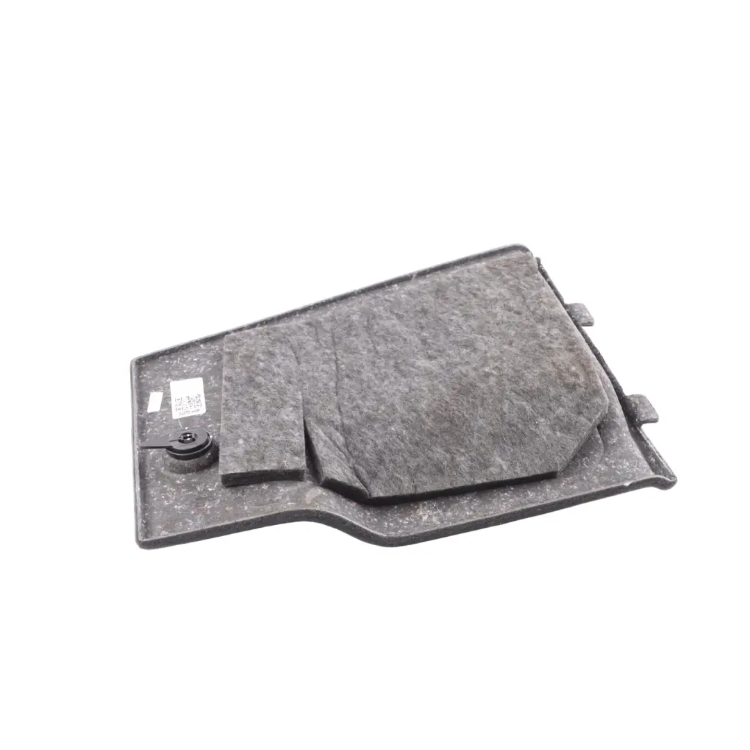 Tapa Enchufe Trasera Izquierda Alfombra Maletero para Audi Q5 8R con número de pieza 8R0863989 Audi Q5 8R Tapa Enchufe Trasera Izquierda Alfombra Maletero - SKU 8R0863989 - Número de pieza 8R0863989