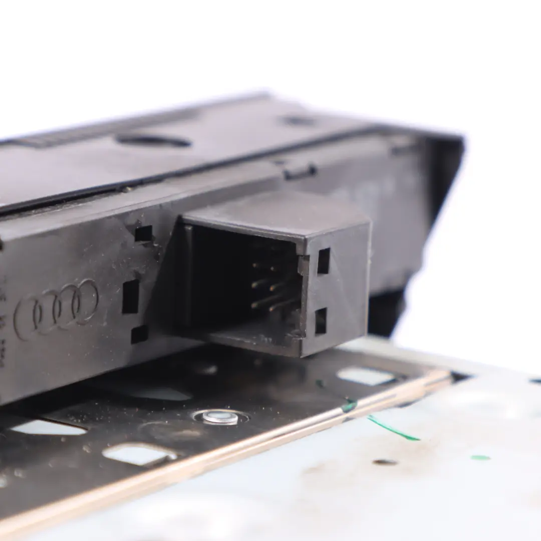 Harman Multimedia Sat Navi Radio CD pour Audi A5 8T à propos du numéro de pièce 8R2035666L Audi A5 8T Harman Multimedia Sat Navi Radio CD - SKU 8R2035666L - Numéro de pièce 8R2035666L