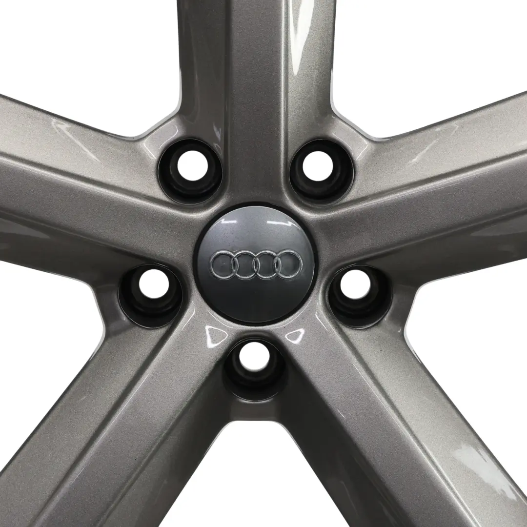 Srebrna Felga Aluminiowa 18" 8.5J ET:29 do Audi A5 8T o numerze 8T0601025M Audi A5 8T Srebrna Felga Aluminiowa 18" 8.5J ET:29 - SKU 8T0601025M-2 - Numer Części 8T0601025M